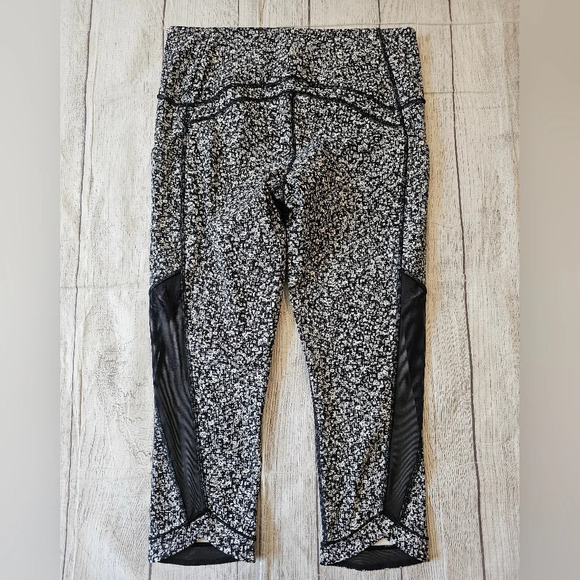 Lululemon •Size 10• Sole Training Cropped Legging Black White Floral Mesh Pocket - Picture 10 of 13